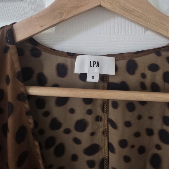 LPA Fabrizia Animal Printed Satin Wrap Midi Dress Size S - Picture 3 of 7
